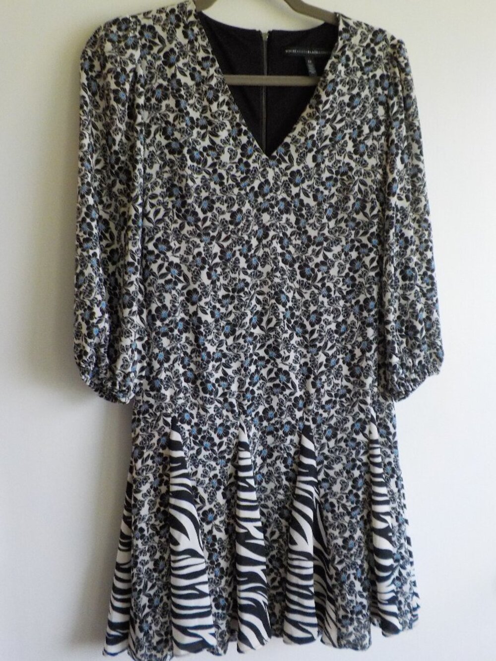 WHBM Dress -Size 00 -Black/White/Blue Flower V-neck Long Sleeve Fit/Flare (2344)